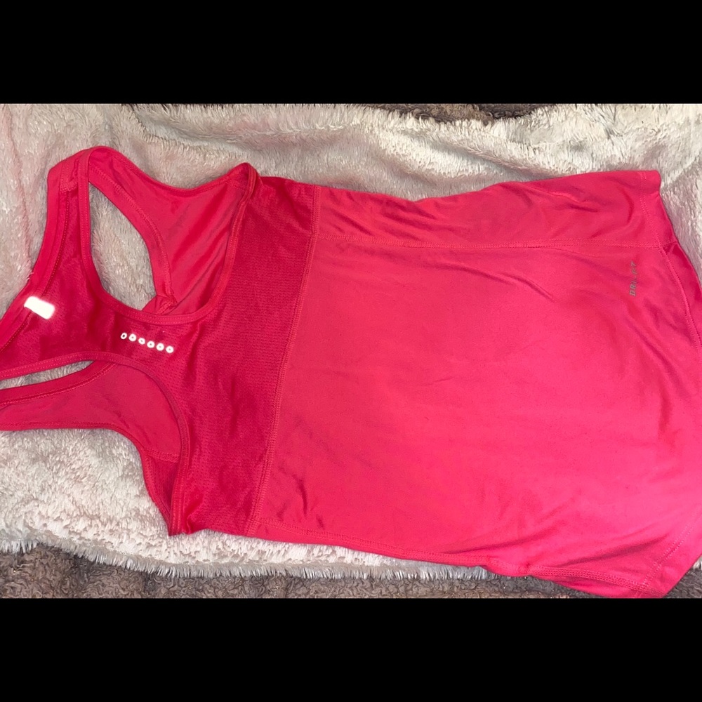 ✔️Nike Racerback Tank✔️ - Picture 3 of 4